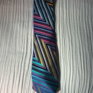 Robert Talbots Men's Multicolor Chevron Stripe Tie - Vibrant Blue & Pink Accent